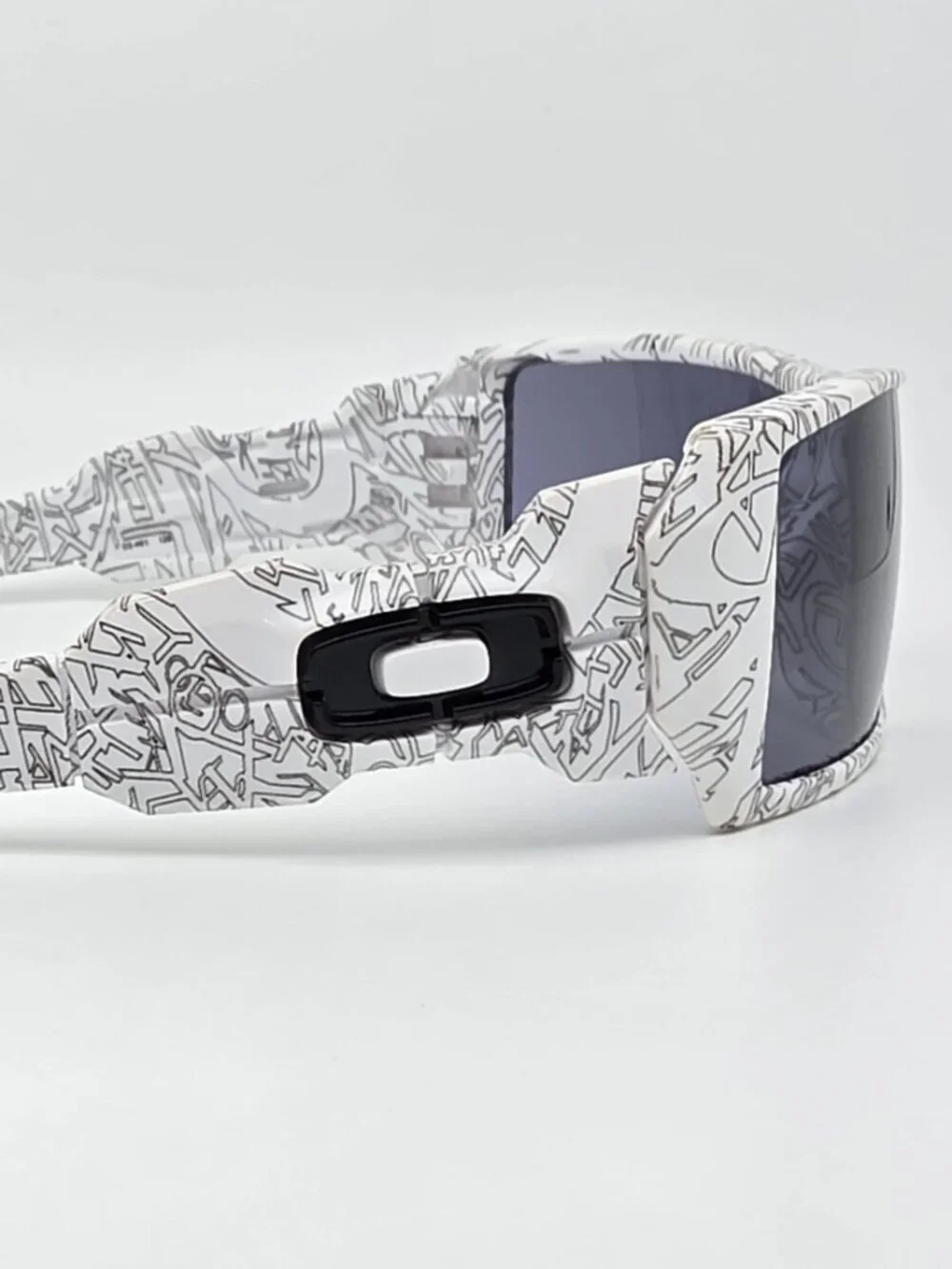 Oakley 03-461 Oil Rig II White Ghost Text Frame Grey Lens Shield Sunglasses 125
